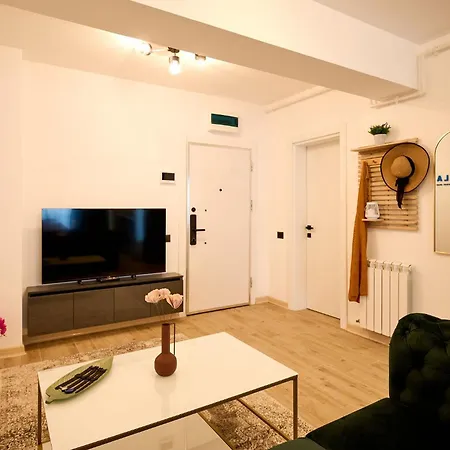 Nikola Infinity Mamaia