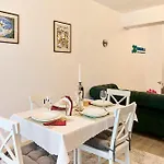 Nikola Infinity Apartament *