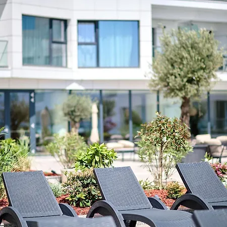 Nikola Infinity Apartment Mamaia