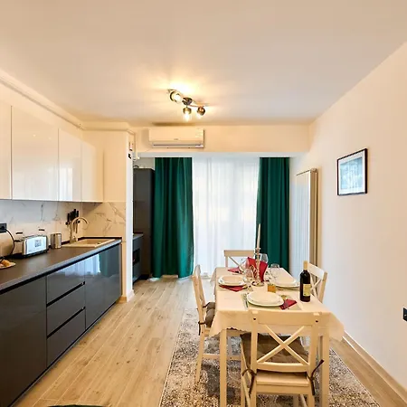 Nikola Infinity Apartment Mamaia