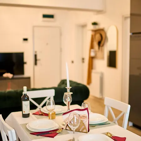 Nikola Infinity Apartment Mamaia